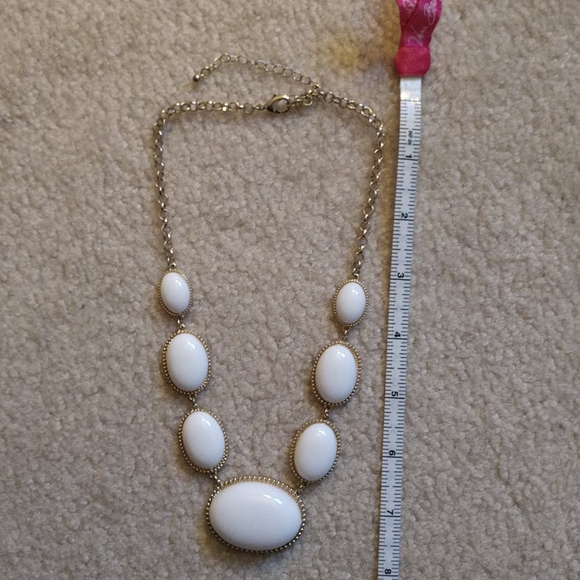 Costume jewelry statement necklace - Picture 3 of 3